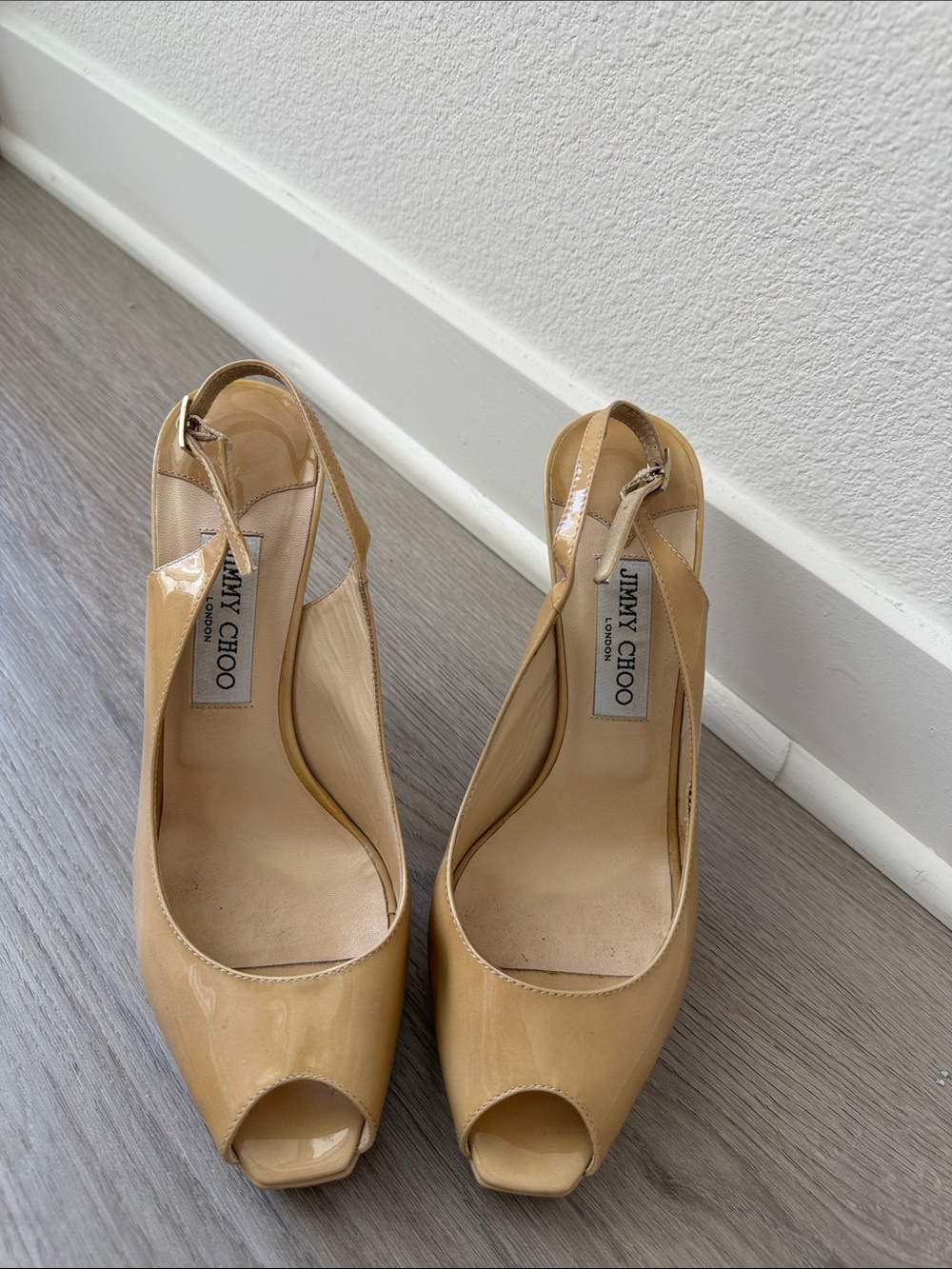 ✨Jimmy Choo Beige Patent Leather Peep-Toe Slingback Heels✨